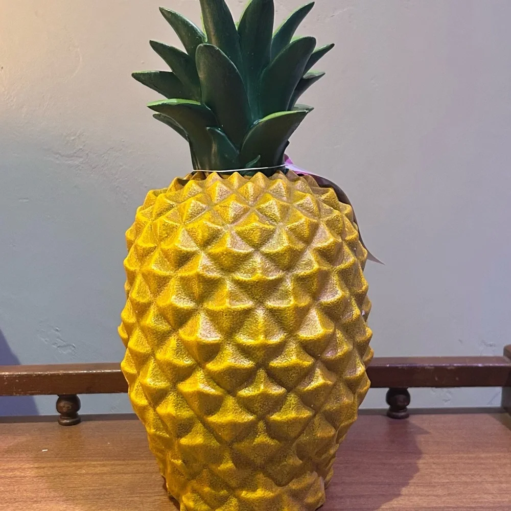 SPOOKY SUMMER 12in LED Resin Pineapple Skull With Floral Accent NWTS